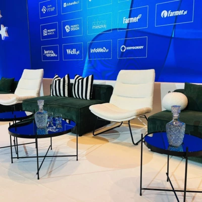 ktery-nabytek-pro-tiskove-konference-se-vyplati-vybrat