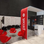 Stánek 5 x 5 m se stojanem a pultem